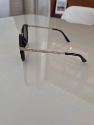 Gafas de sol Guess negras y doradas