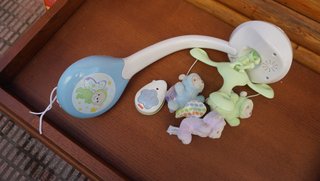 Porta polvos, escurre biberón y juguete carro bebe