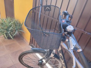 Bicicleta Orbea con cesta y portabultos