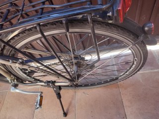 Bicicleta Orbea con cesta y portabultos