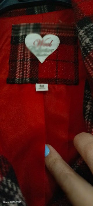 Chaqueta Bershka cuadros roja y negra Talla M