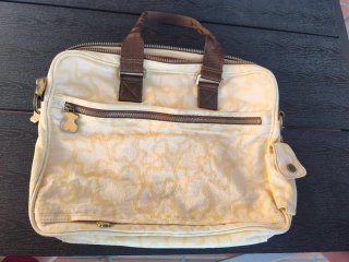 Maletín Tous estampado beige y amarillo.