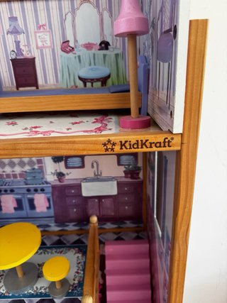 Casa de muñecas KidKraft de madera + 6 muñecas