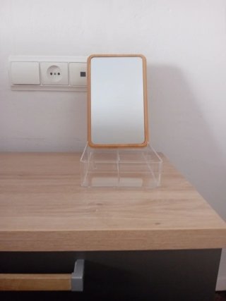 Caja de madera con espejo