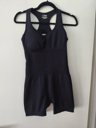 Mono deportivo negro talla L