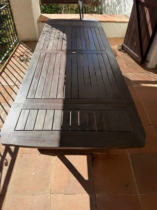 Mesa extensible de madera oscura