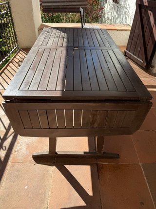 Mesa extensible de madera oscura