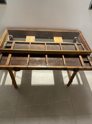 Consola antigua de imprenta