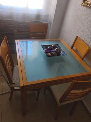 Mesa Comedor Madera y Cristal + 4 Sillas