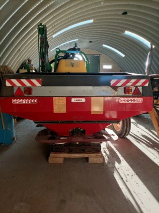 Abonadora, sembradora, rulo y tractor pala