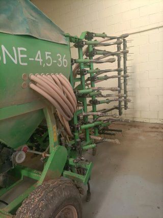 Abonadora, sembradora, rulo y tractor pala