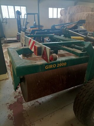 Abonadora, sembradora, rulo y tractor pala