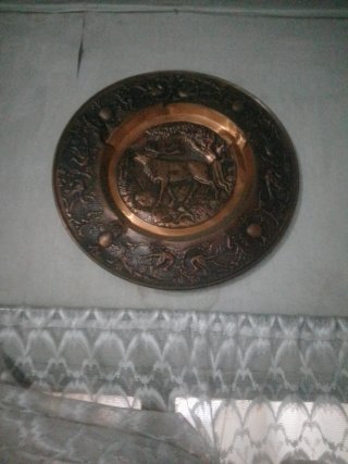 Plato decorativo de cobre antiguo