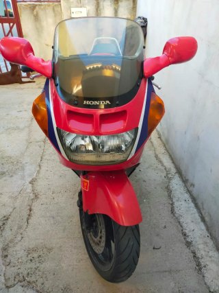 Honda CBR 1000F Roja y Blanca