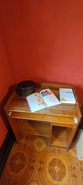 Escritorio de madera para ordenador