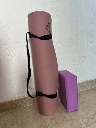 Esterilla yoga CRIVIT y bloque morado