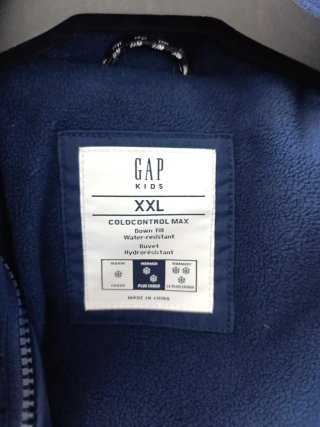 Abrigo GAP Kids con capucha