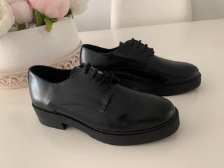 Zapatos negros de piel, nuevos sin estrenar