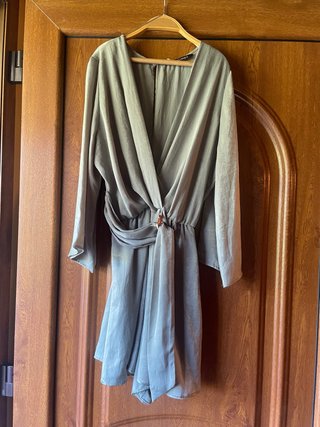 Vestido Zara verde oliva falda pantalón