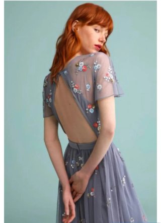 Vestido de fiesta gris con flores