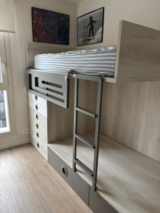 Cama tren Lagrama con escritorio y cubos