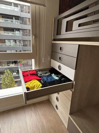 Cama tren Lagrama con escritorio y cubos