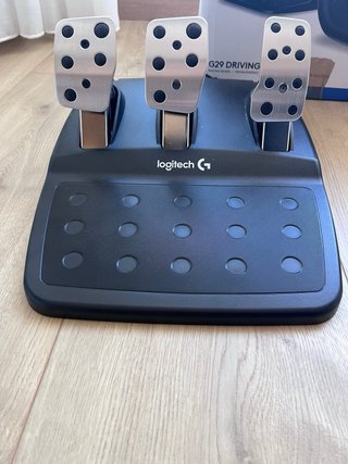 Volante Logitech G29 PS4/PS5 y pedales