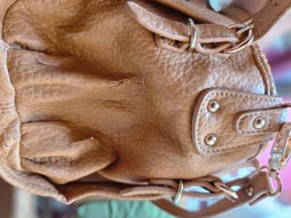 Bolso bandolera Cortefiel – color camel / beige
