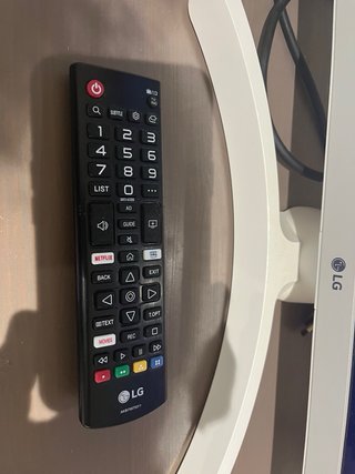 Smart TV LG 24” blanca 24TN510S-WZ – Como nueva