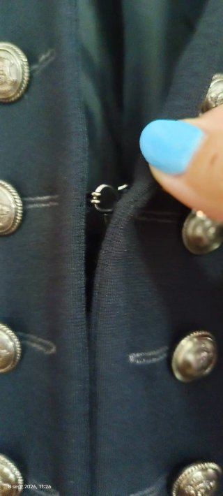 Chaqueta estilo militar negra con botones