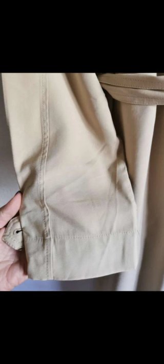 Gabardina de chica talla L de Mango nueva.