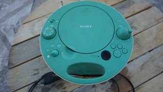 Radio CD Sony Verde ( solo funciona la radio)