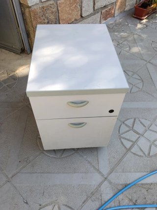 Cajonera blanca y gris