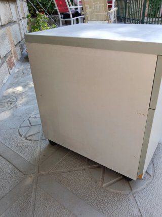 Cajonera blanca y gris