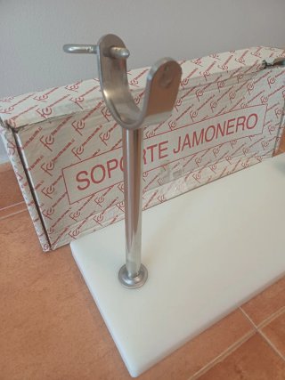 Soporte Jamonero Flores Cortes