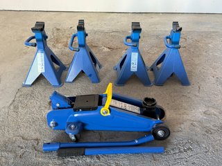 Gato hidráulico y 4 borriquetas azules
