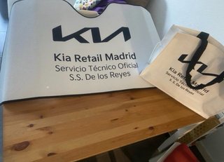Parasol KIA y bolsa regalo a estrenar