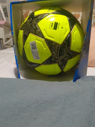 Balón Adidas Champions League Invierno 24/25