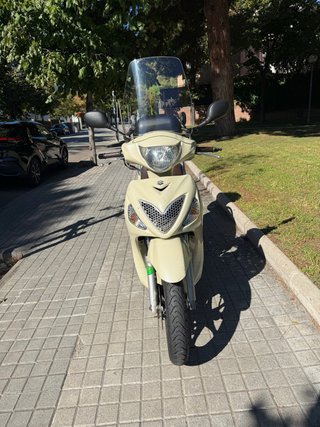 Suzuki Steen 125 cc Scooter Beige