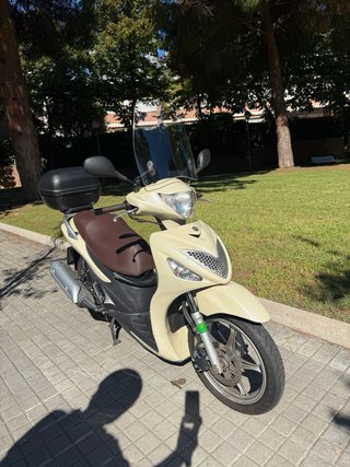 Suzuki Steen 125 cc Scooter Beige