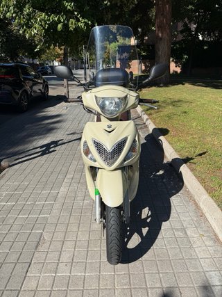 Suzuki Steen 125 cc Scooter Beige