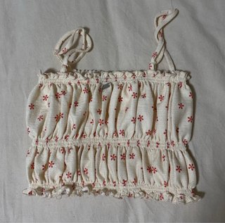 Top fruncido floral beige