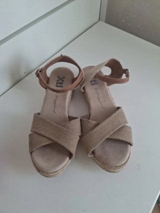 Sandalias cuña Xti T36 beige/marrón