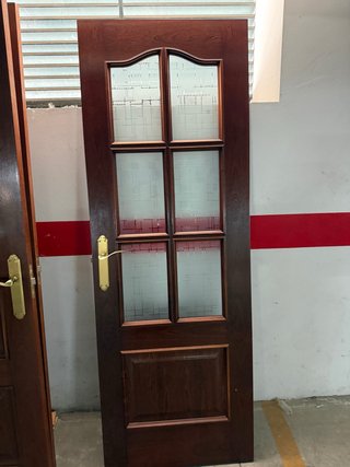 Puerta madera con cristal y sin cristal