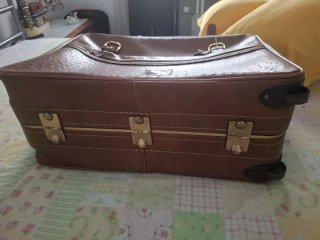 Maleta antigua de viaje con ruedas y llaves 55 /45