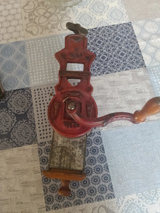 Rallador Molino Antiguo