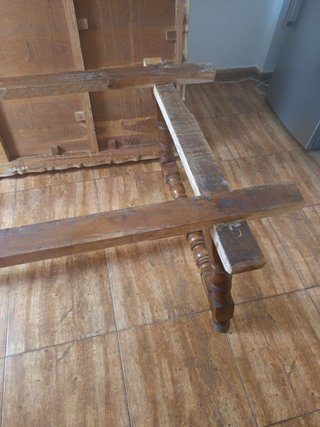 Mesa de comedor de madera antigua