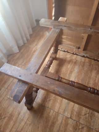Mesa de comedor de madera antigua