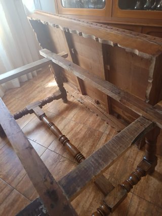 Mesa de comedor de madera antigua