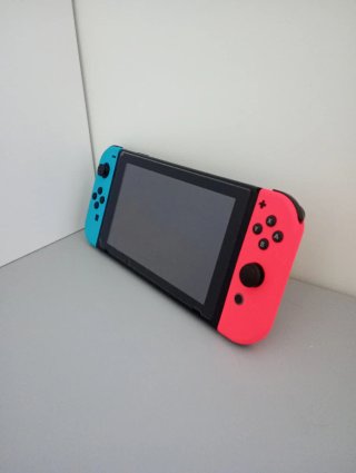 Nintendo Switch + Micro SD